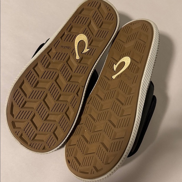 OluKai Mens Ulele ‘Olu Black Leather slip on beach shoes vacation pool Beach